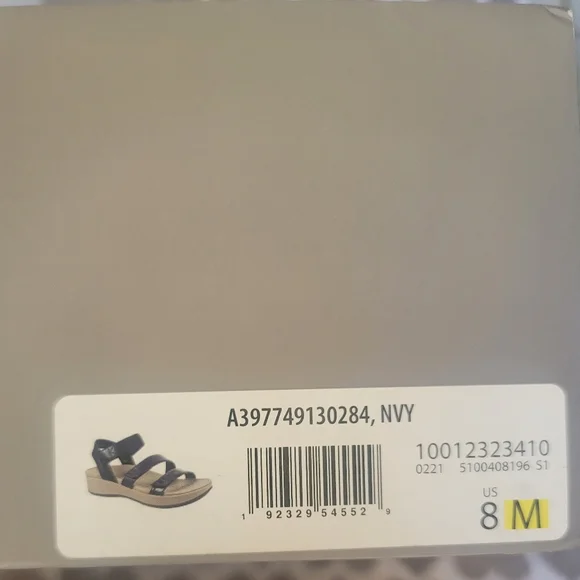 Vionic Sandals - Picture 4 of 5